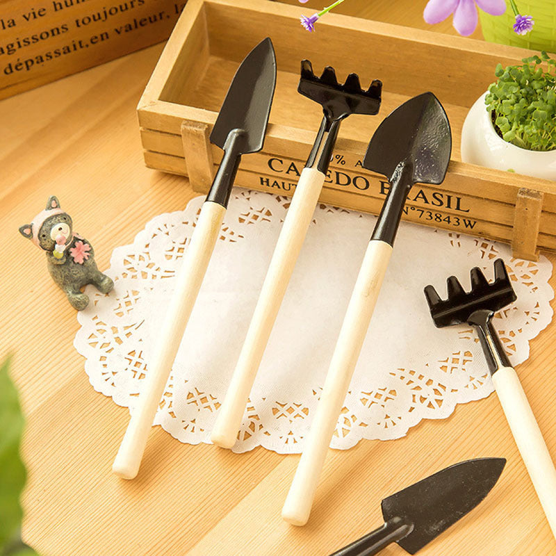 Three-piece set of gardening tools